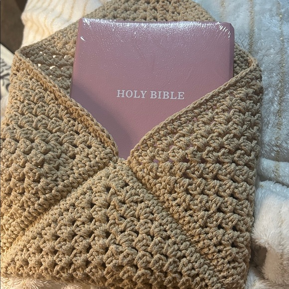 Crochet Bible sleeve, Bible incl - Picture 2 of 3